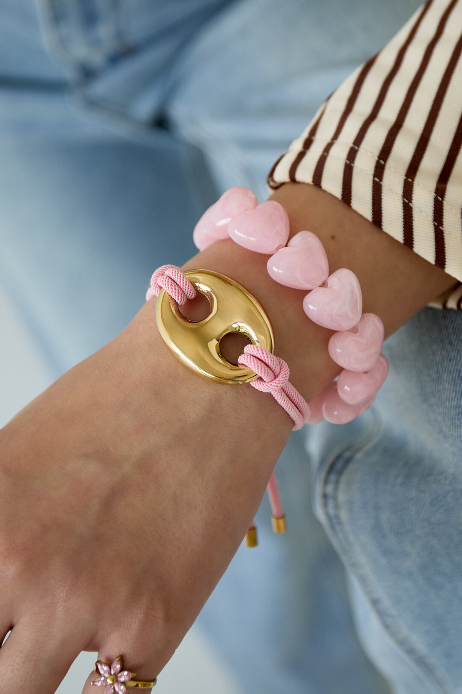 Pulsera de cuentas con grandes cuentas en forma de corazón.