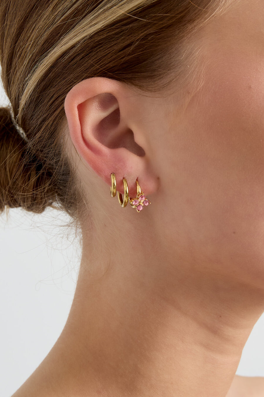 Pendientes de aro pequeños con piedras en forma de trébol