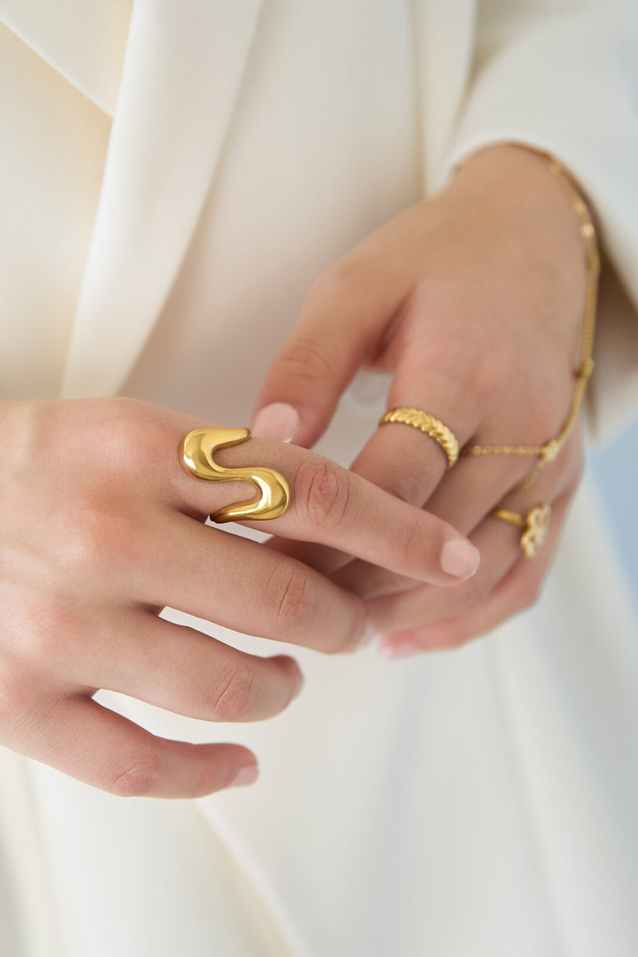 Anillo Onda Asimétrica Ajustable | LIZNA GLOW lifestyle