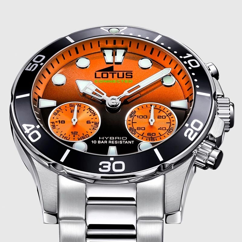 Reloj Lotus Connected Hybrid 18800/8 — Naranja y Negro · Acero 316L · 44,5 mm · 10 ATM lifestyle